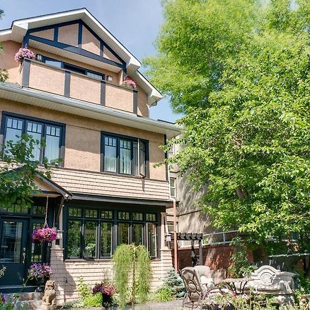 Calgary Westways Guest House Bagian luar foto