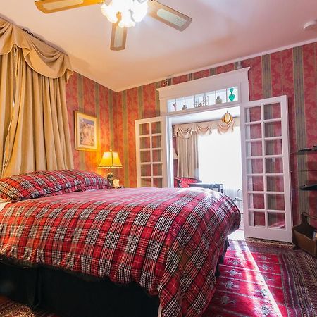 Calgary Westways Guest House Bagian luar foto