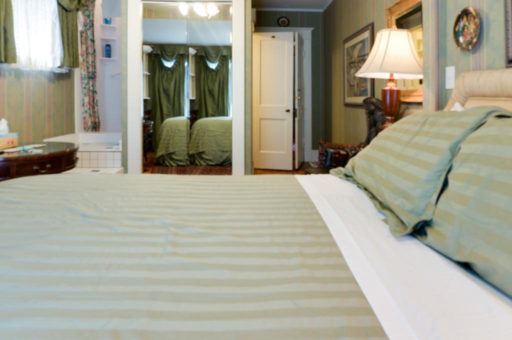 Calgary Westways Guest House Ruang foto