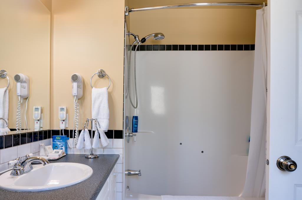 Calgary Westways Guest House Ruang foto