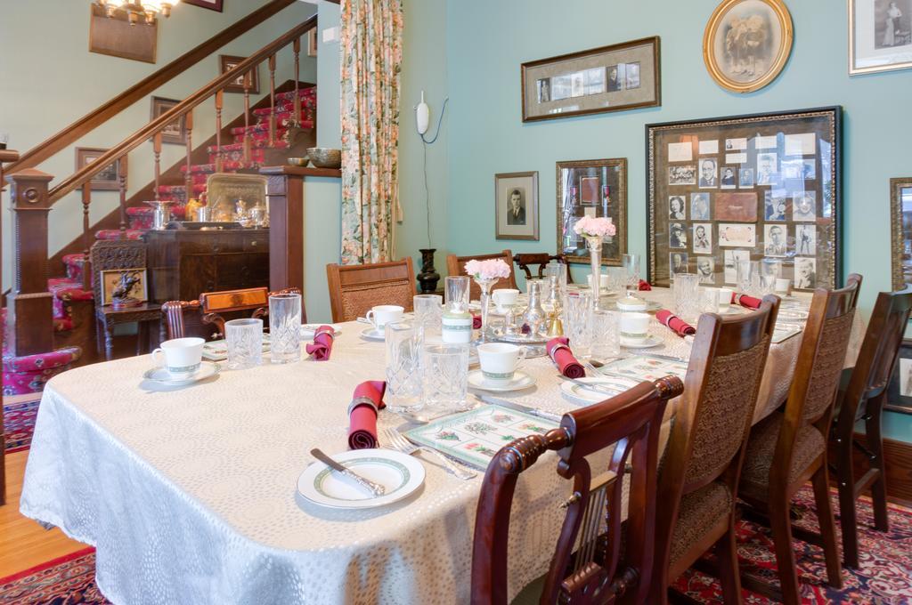 Calgary Westways Guest House Bagian luar foto