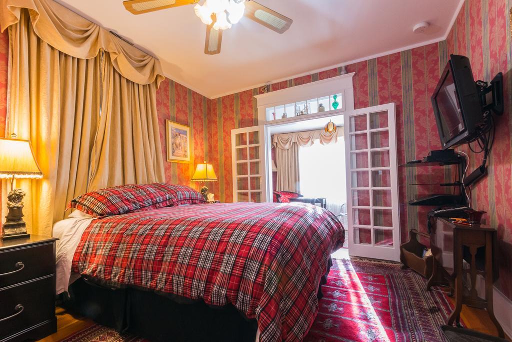 Calgary Westways Guest House Bagian luar foto