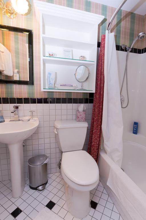 Calgary Westways Guest House Bagian luar foto