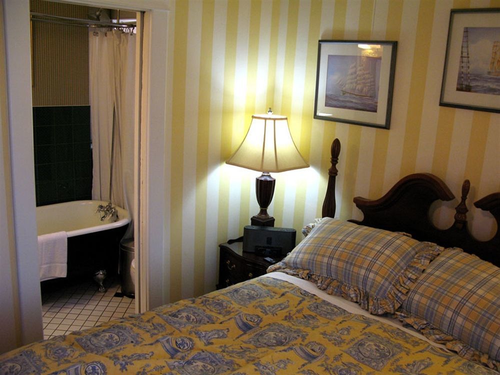 Calgary Westways Guest House Bagian luar foto