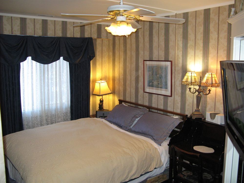 Calgary Westways Guest House Bagian luar foto