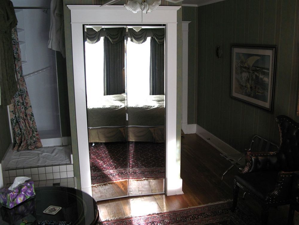 Calgary Westways Guest House Bagian luar foto