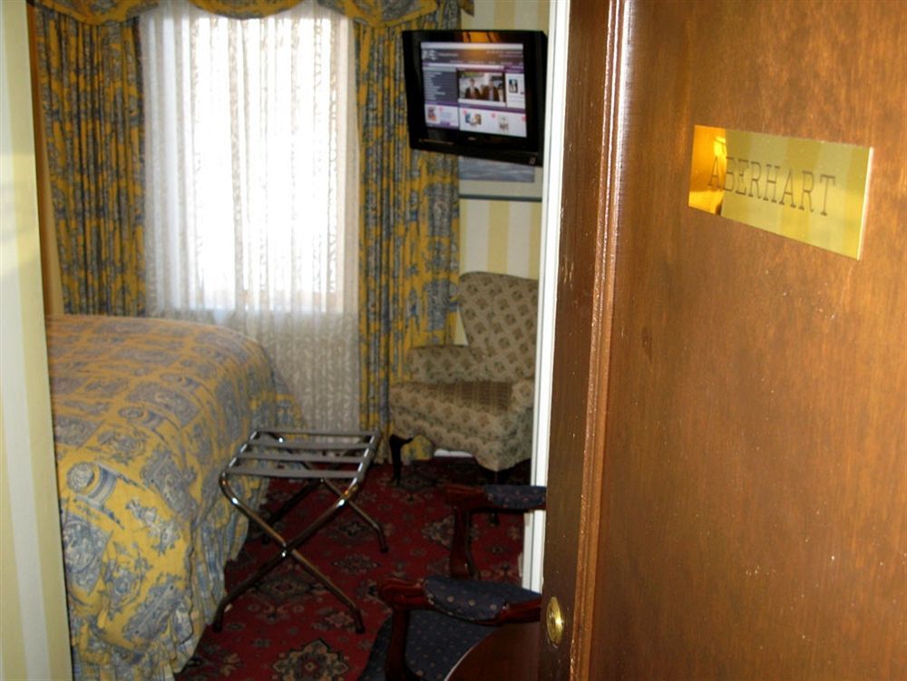 Calgary Westways Guest House Bagian luar foto