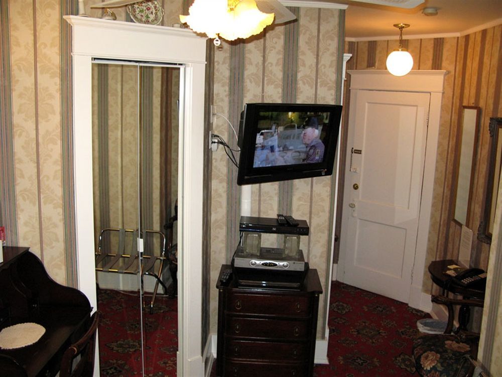 Calgary Westways Guest House Bagian luar foto