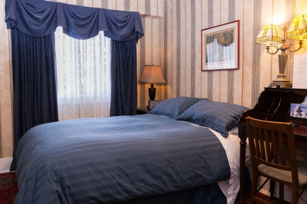 Calgary Westways Guest House Bagian luar foto