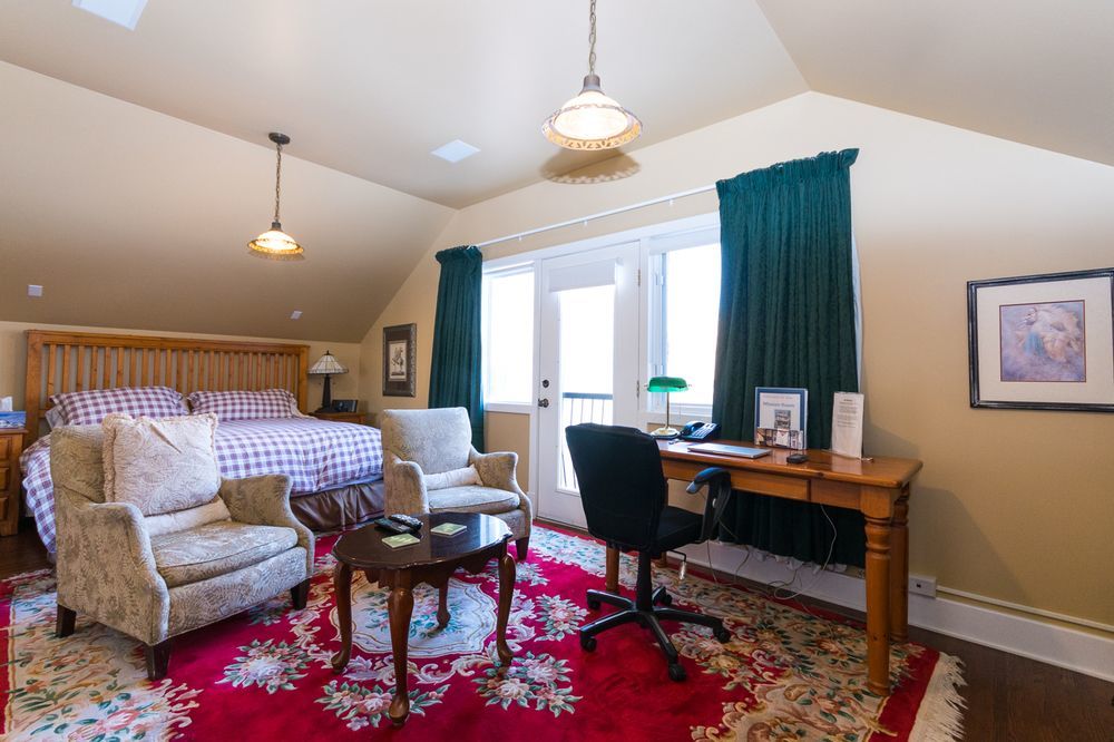 Calgary Westways Guest House Bagian luar foto